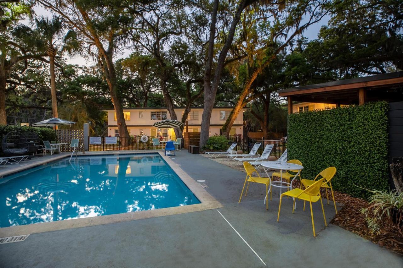 Queen'S Court Inn St. Simons Island Exterior photo
