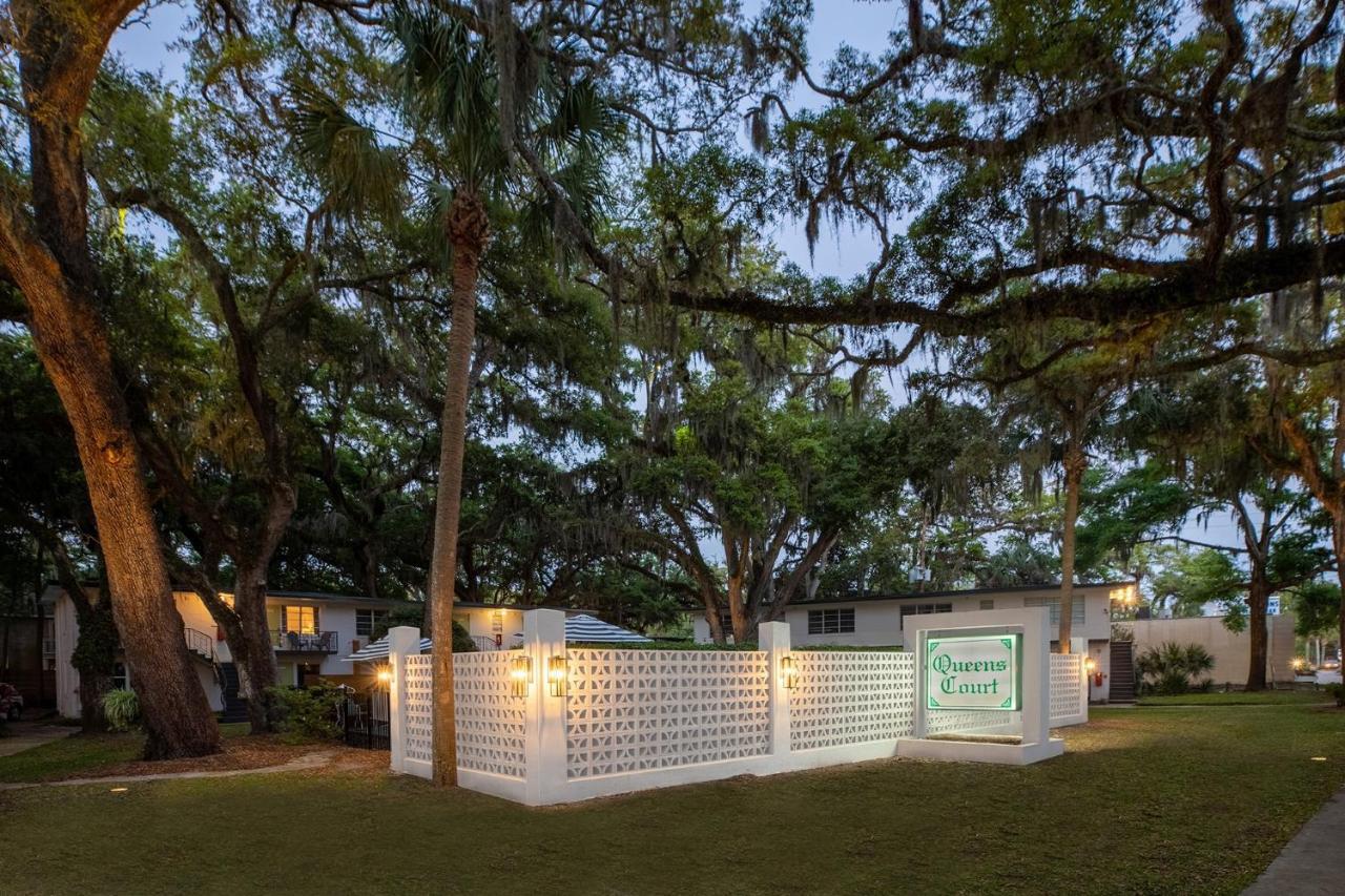 Queen'S Court Inn St. Simons Island Exterior photo